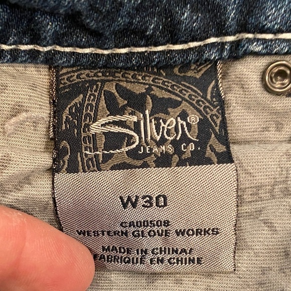 Silver Jeans 30 (US 8) Suki Flap Capri Bermuda Denim Shorts Mid Rise Rhinestones - Picture 7 of 10